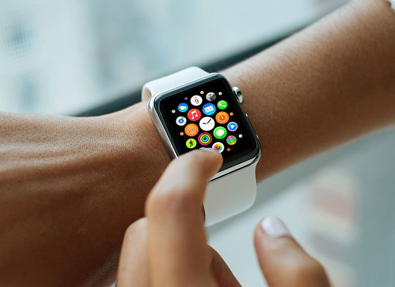 Free-Collection-of-Apple-Watch-Mockups