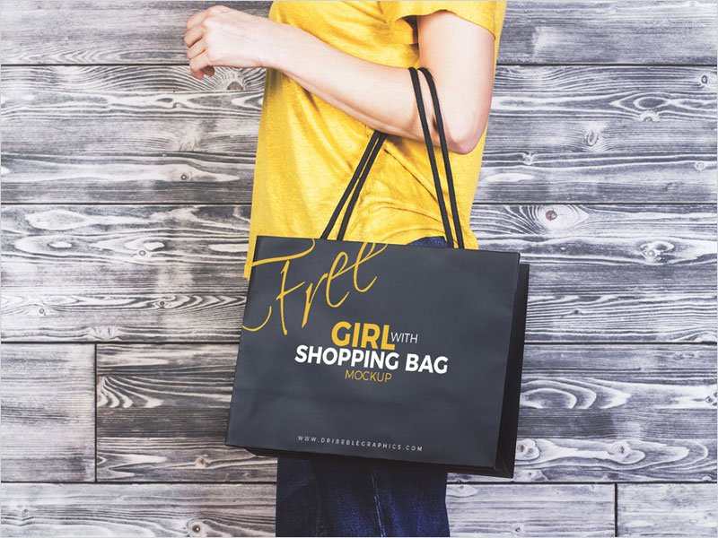 Free-Girl-With-Shopping-Bag-MockUp