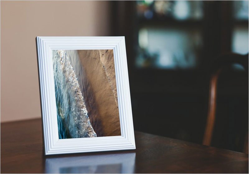 Free-Small-Photo-Frame-on-a-Table-Mockup